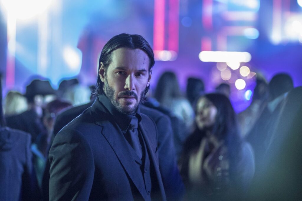 KEANU REEVES OSTAJA NEPREMAGLJIV – FILM JOHN WICK 2 KRITIKI KUJEJO V ZVEZDE