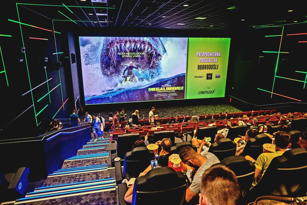 NAJVEČJI MORSKI PES PRIPLAVAL V SLOVENIJO  MEGALODON 2: PREDATOR IZ GLOBIN